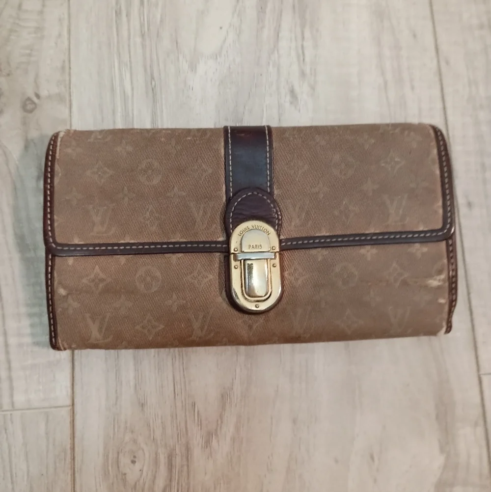 Louis Vuitton Monogram Mini Porte Feuille Sarah Long Bifold Wallet